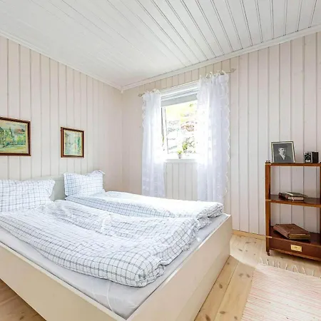10 Person In Kalvag-by Traum * Kalvåg
