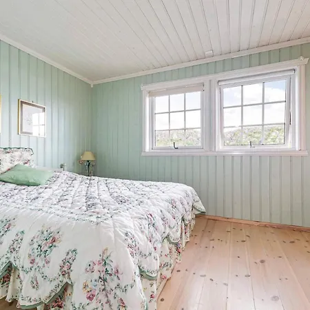 Casa de Férias 10 Person In Kalvag-by Traum
